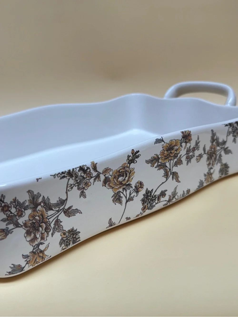 Sur La Table White Stoneware Scalloped Serving/ Baking Dish